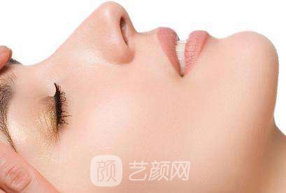 隆鼻案例：隆鼻+雙眼皮+下巴已經(jīng)不是原來自卑的我了~