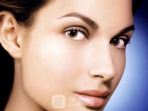 網(wǎng)上的玻尿酸隆鼻圖片是真的還是P出來(lái)的？