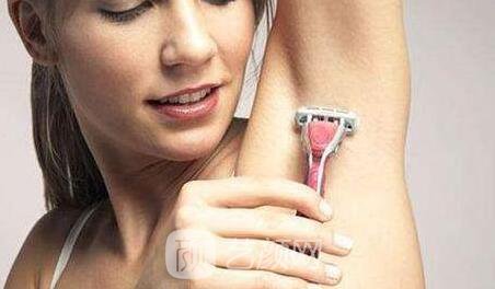 80后女教師分享脫腋毛全過程，美美噠從此開始