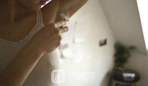 80后女教師分享脫腋毛全過程，美美噠從此開始