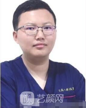 吸脂醫(yī)生，廉紅偉醫(yī)生個人簡介