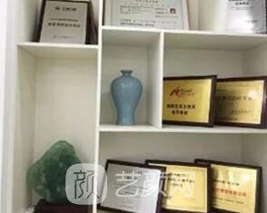 高偉成大夫的關(guān)鍵畢業(yè)論文