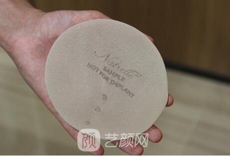 假體豐胸后的觸感怎么樣在于四個(gè)緣故