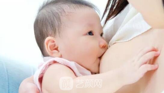 哺乳是否會導(dǎo)致胸部下垂？