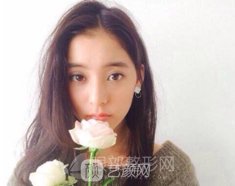 眼部微整形：重瞼術(shù)+祛除魚(yú)尾紋+祛眼袋，要不要來(lái)一套！