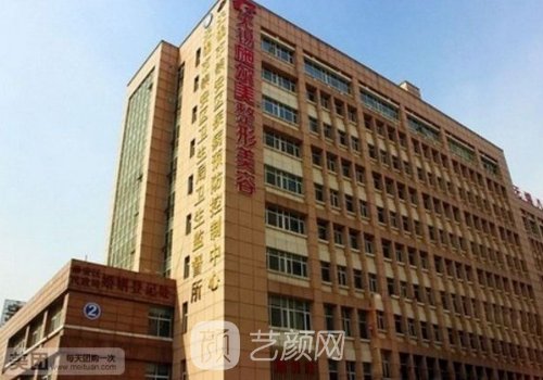 無錫做假體隆胸多少錢?