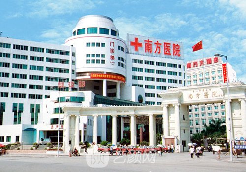 羅勇醫(yī)生歪鼻矯正手術(shù)費(fèi)